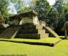 Seibal La Pasion Nehri Havzasında Maya bir şehirdi. Yapı A-3 Güney plaza, Guatemala merkezinde yer alan bir tapınak platformudur